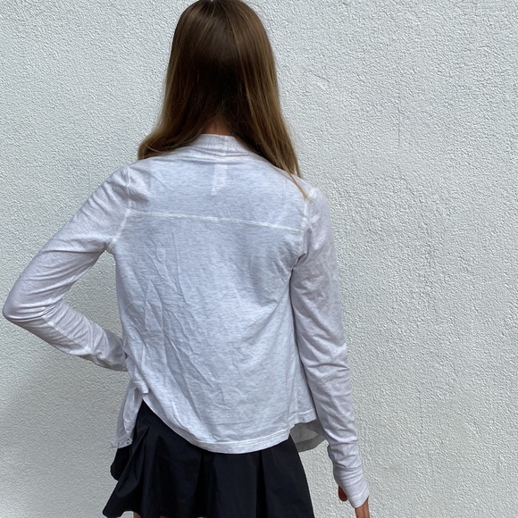 Off-white Iviva cardigan with thumb holes. - Picture 3 of 3